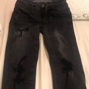 BLACK RIPPED JEANS